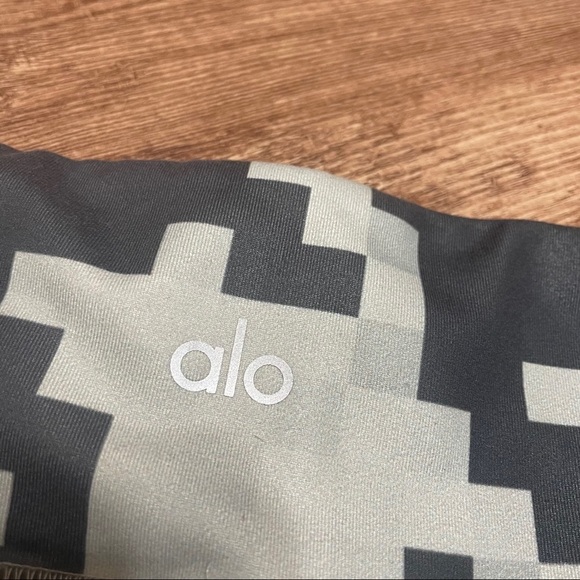 ALO Yoga Airbrush Slate Pixel Long Leggings - Picture 5 of 6